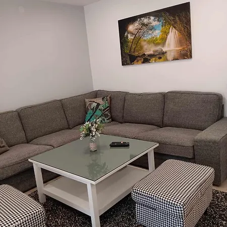 Vila Apartman Kika דירה *