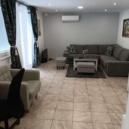 Vila Apartman Kika דירה מדולין