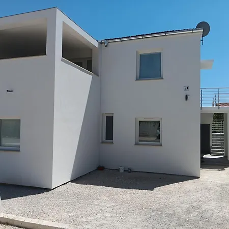 Vila Apartman Kika דירה